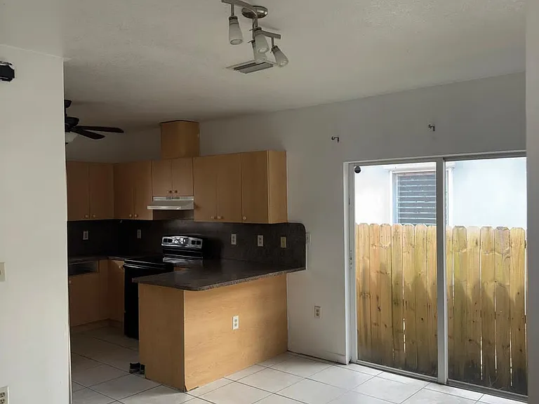 3431 SW 14th St #3433 — Photo 13