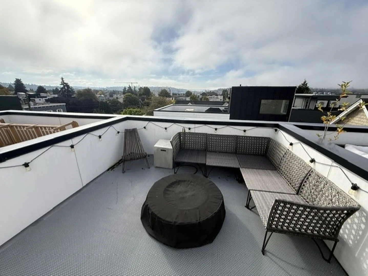 Luxury Ballard Townhome W High End Finishes, Views & Easy Commute! — Photo 2