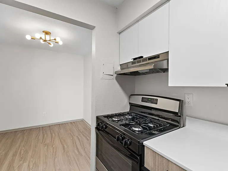 Oval Spring Apartments — Photo 12