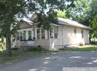 624 1st St W, Chaska, MN 55318