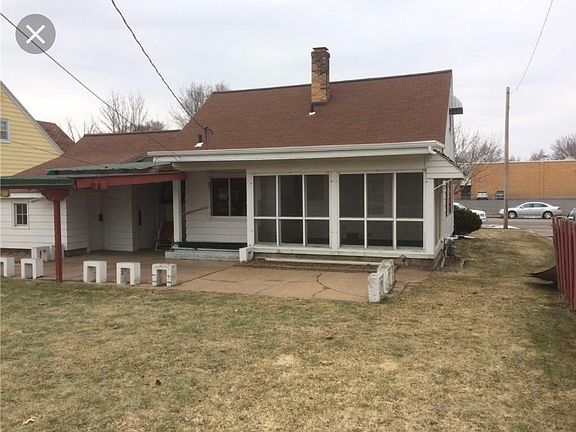 3 season with patio area