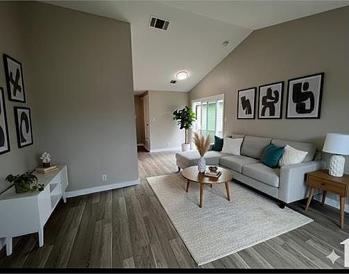 3rd image of 1011 Meadowcreek Dr