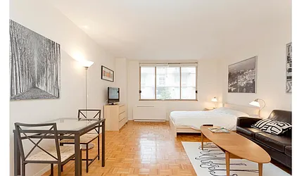 Rented by Gulia Wang, LREB