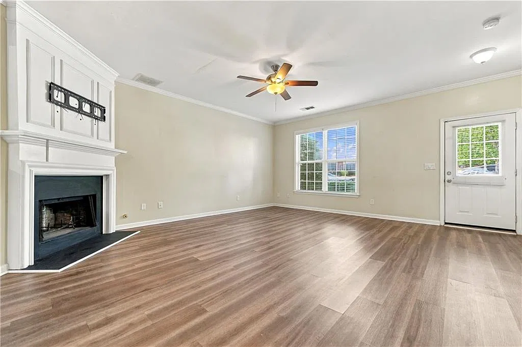 3 bed, 2.5 bath, 1386 sqft, $1,900 — Photo 3