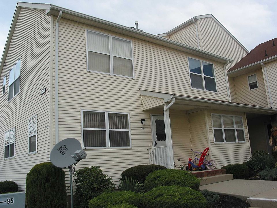 3 Story End Unit Townhome