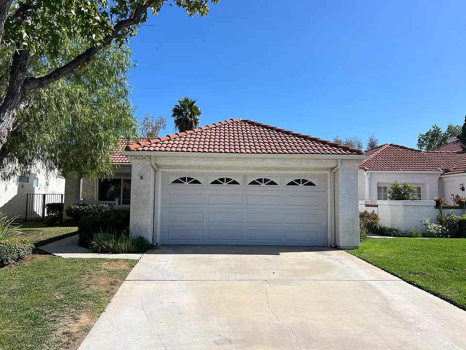 24334 Taranto Ave