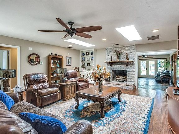 3rd image of 3431 Pebble Beach Dr