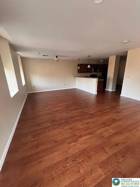 2 bed, 1033 sqft, $2,100 — Photo 3