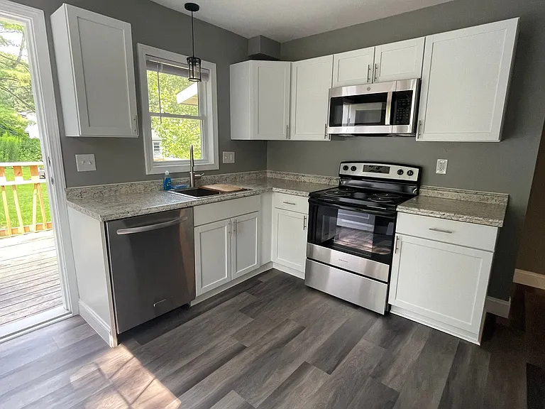 82 Pinecrest Dr #A — Photo 4