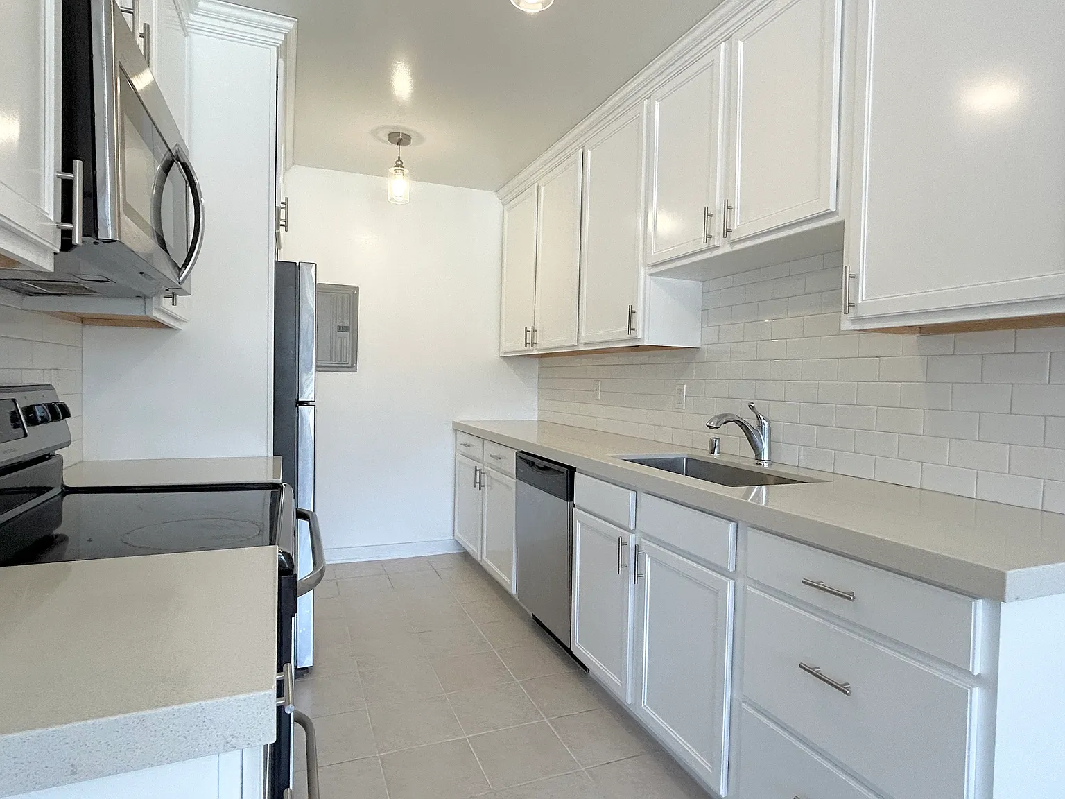 2 bed, 1400 sqft, $3,295 — Photo 2