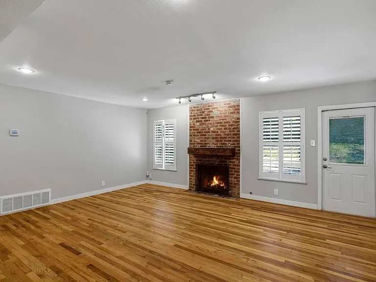 3206 Albin Dr — Photo 10