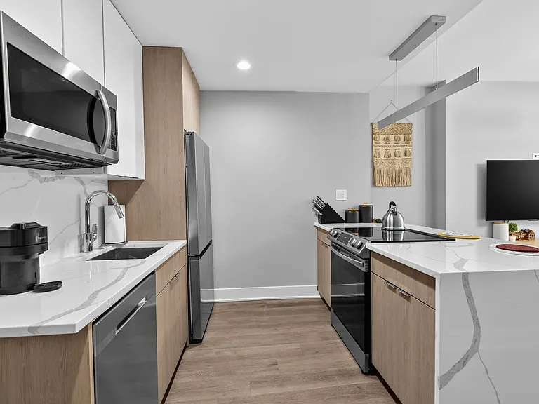 1421 N Dearborn St — Photo 34