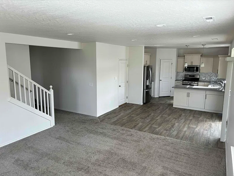 4 bed, 2.5 bath, 2216 sqft, $3,000 — Photo 3
