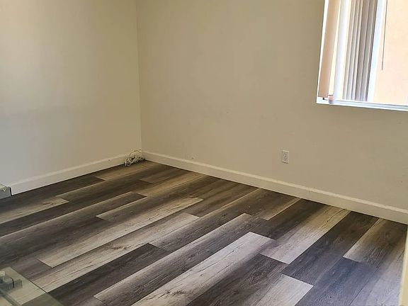 5th image of 1082 Winding Oak Dr