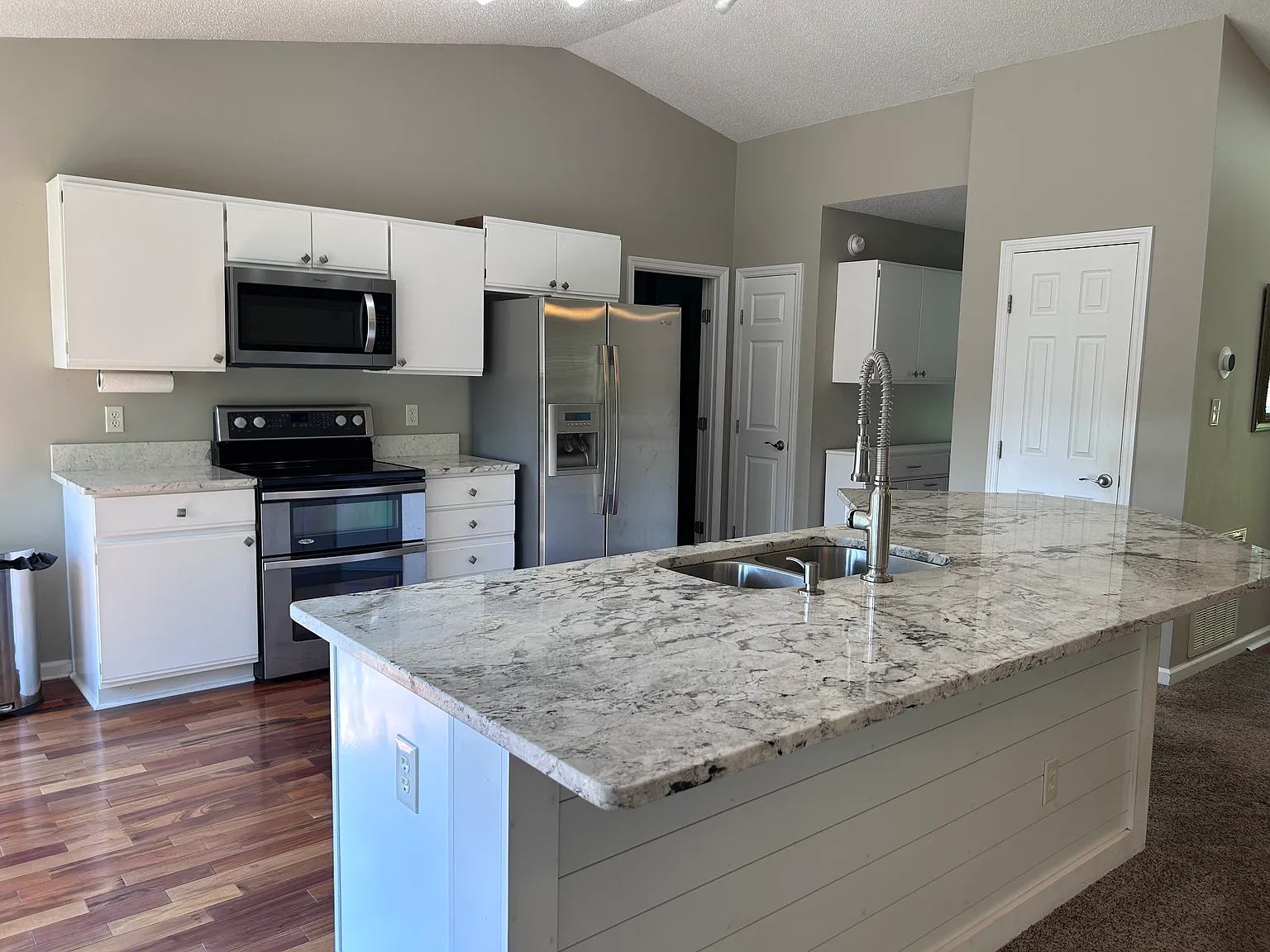 3 bed, 2224 sqft, $2,300 — Photo 4