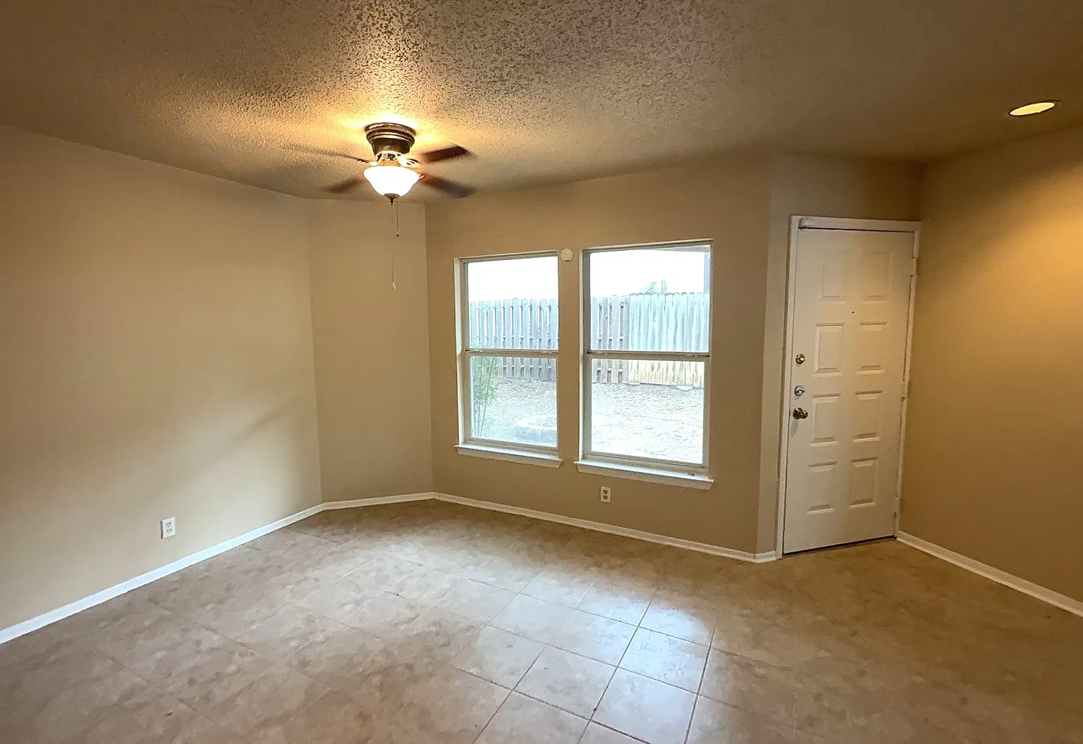 3 bed, 2032 sqft, $1,700 — Photo 3