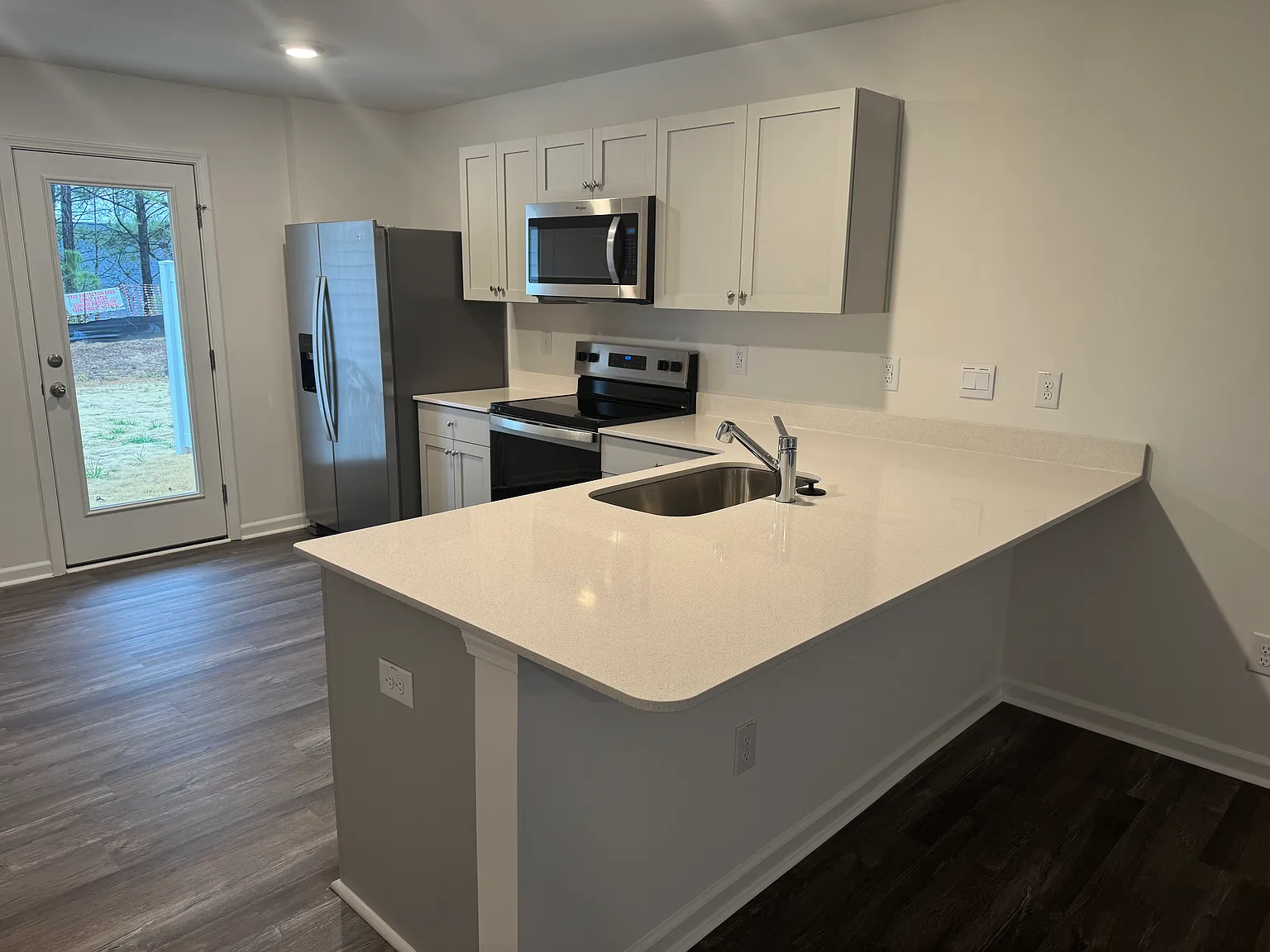 3 bed, 2.5 bath, 1510 sqft, $1,800 — Photo 4