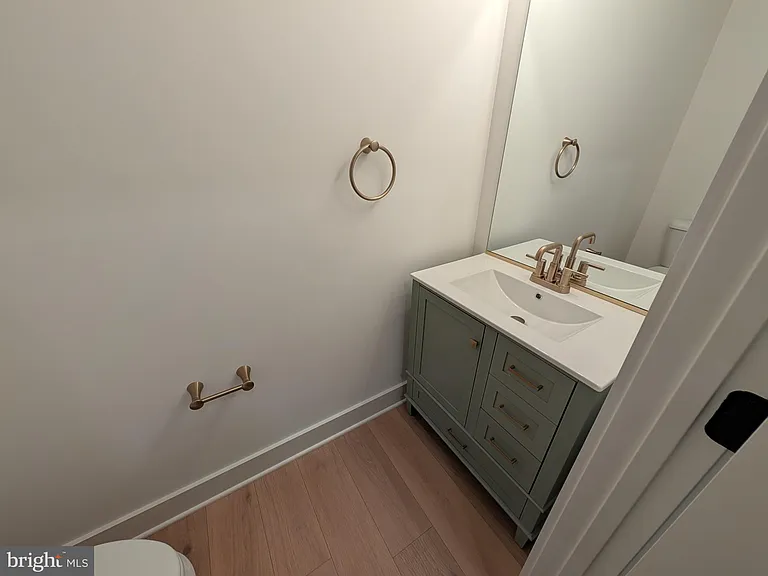 1490 Thurston Rd — Photo 9