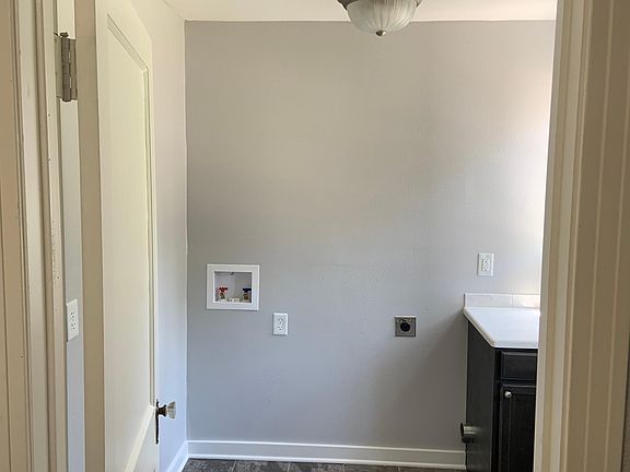 4th image of 227 Kings Hwy #227