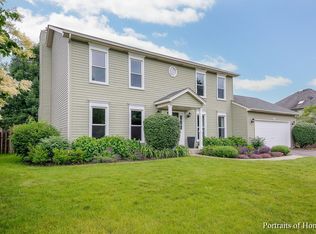 240 S Oakhurst Dr, Aurora, IL 60504