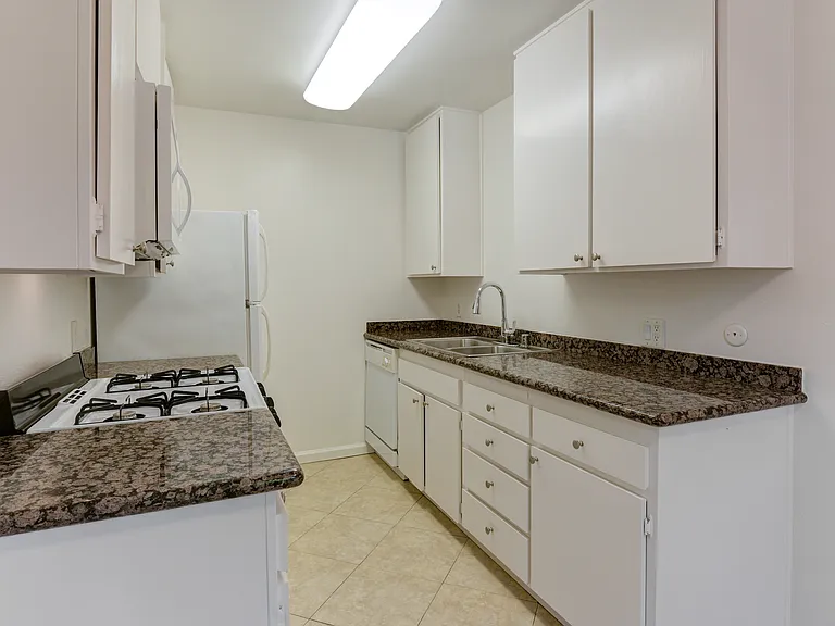 Casa Vista Apartment Homes — Photo 6