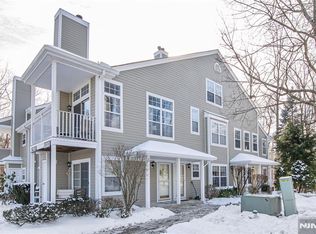 1063 Cambridge Ct, Mahwah, NJ 07430