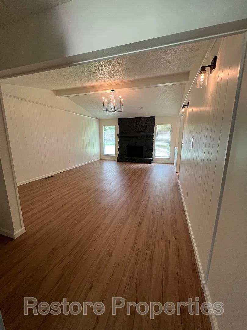3105 E Louisville St — Photo 3