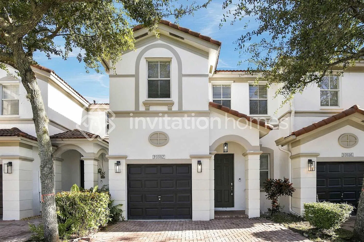 10882 NW 78th Ter Doral, FL 33178 — Photo 1