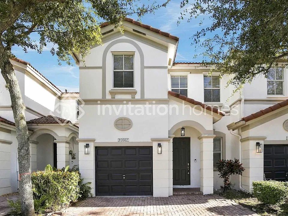 10882 NW 78th Ter