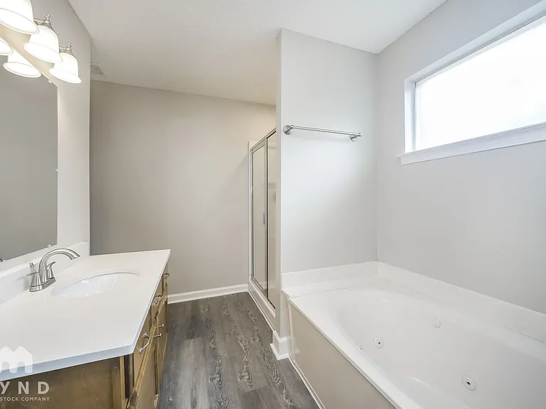 8418 Regal Bend Dr — Photo 9