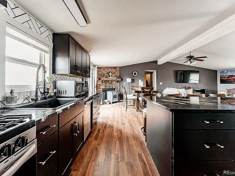 308 Sorrel St — Photo 3