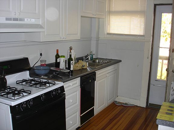 3rd image of 3010 W Grace St