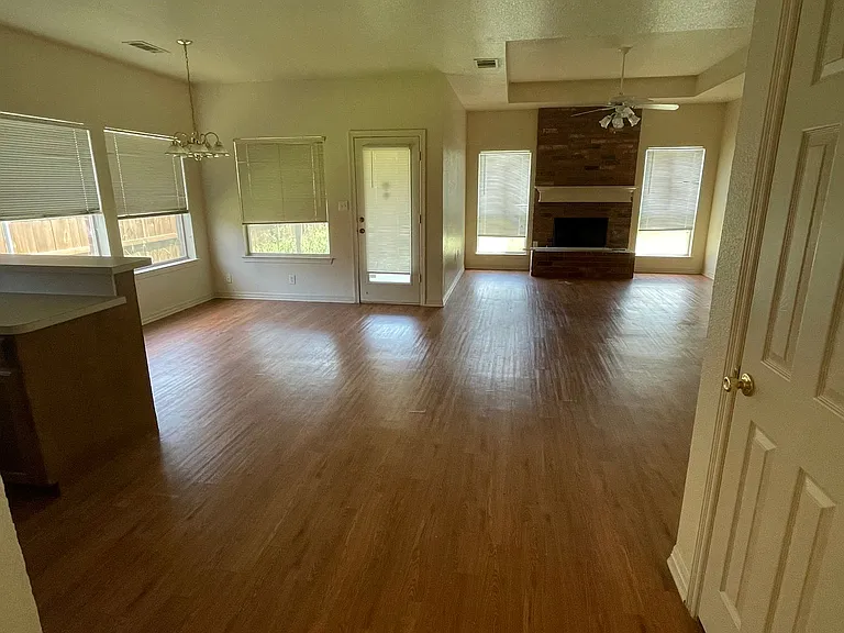 3900 Waterford Way — Photo 8