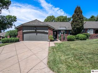 10082 Fieldcrest Dr, Omaha, NE 68114