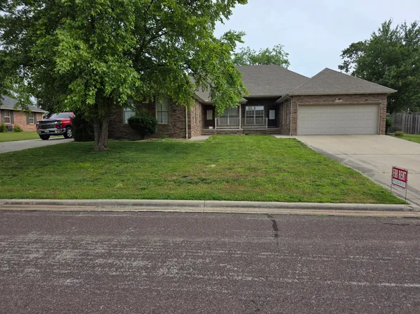 1702 Twin Oaks Dr, Monett, MO 65708