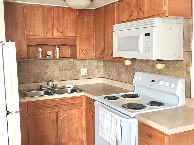Mayfair Apartments — Photo 116