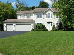 337 Oak Grove Cir, Wauconda, IL 60084