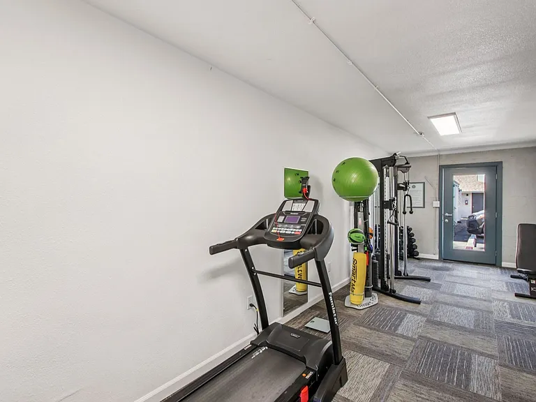 Escondido Apartments — Photo 15