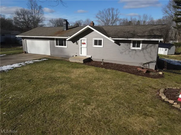 10457 Persimmon St NW, Canal Fulton, OH 44614