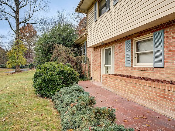3rd image of 616 Vance Dr