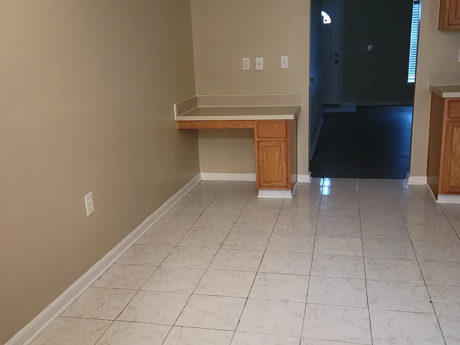 2 bed, 2.5 bath, 1304 sqft, $1,400 — Photo 4