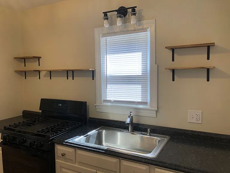604 Colorado Ave — Photo 12