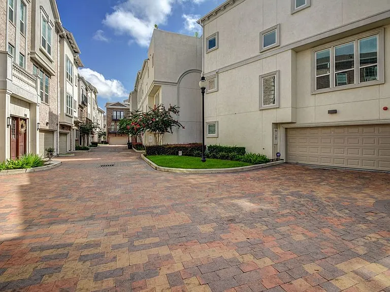 Camden Highland Village — Photo 35