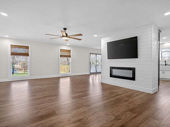 5th image of 3857 Baxter Rd