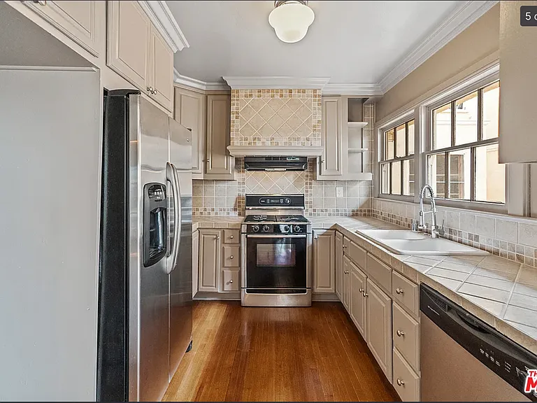 1248 S Ridgeley Dr — Photo 9