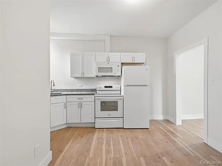 146 E Hazelhurst St #6 — Photo 8