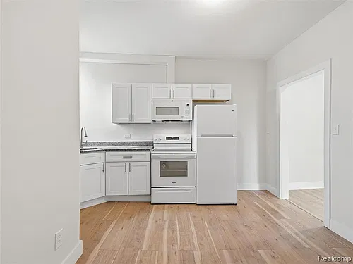146 E Hazelhurst St #6 Photo 1