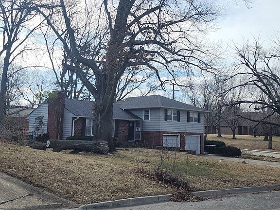 3rd image of 3641 SW 15th St