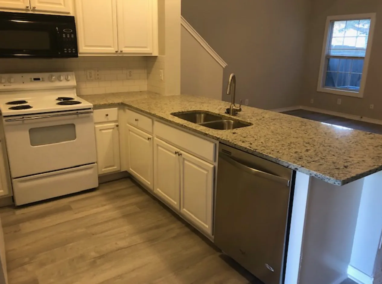 3 bed, 2.5 bath, 1265 sqft, $1,400 — Photo 4