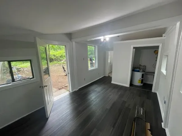 252 Amherst Rd, Belchertown, MA 01007